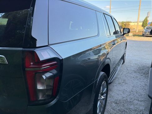 Used 2023 Chevrolet Suburban Premier AWD/4WD image 4