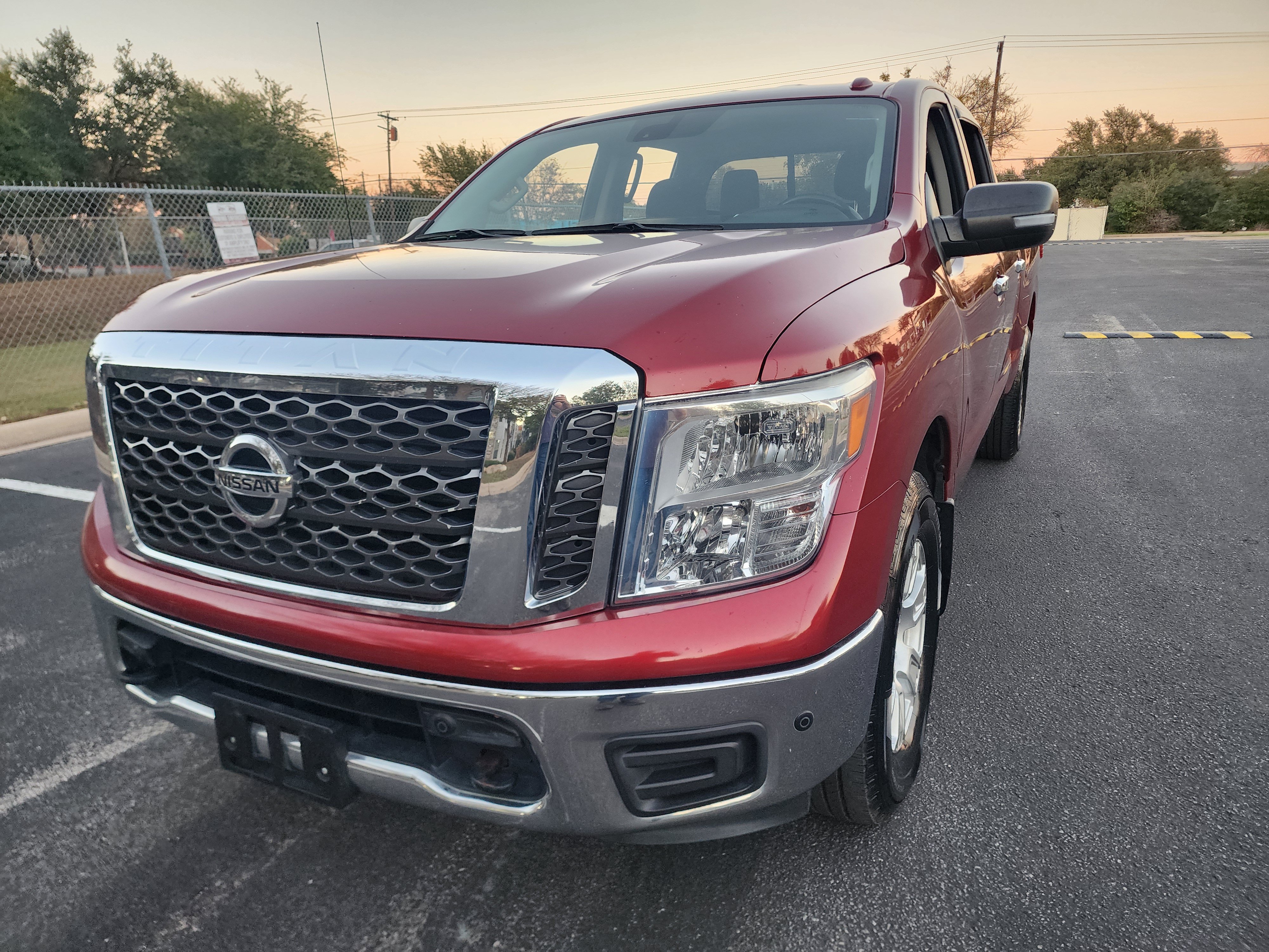 Used 2018 Nissan Titan SV w/ SV Convenience Package AWD/4WD image 3
