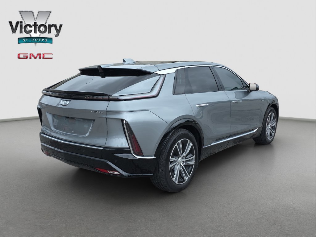 Used 2024 Cadillac Lyriq Luxury AWD/4WD image 18