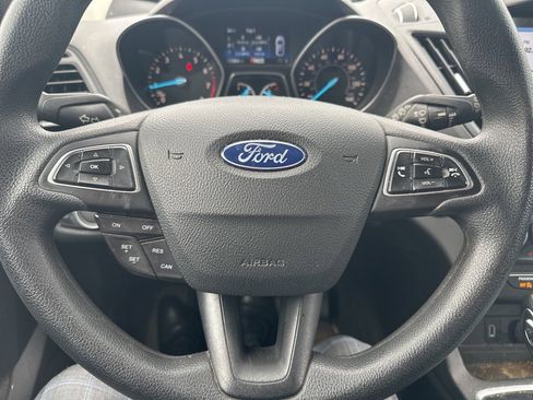 Used 2019 Ford Escape SE image 2