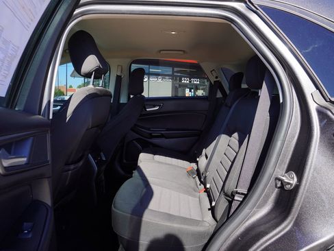 Used 2020 Ford Edge SE image 25