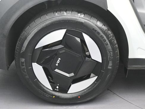 Used 2024 Kia EV9 Light RWD image 38