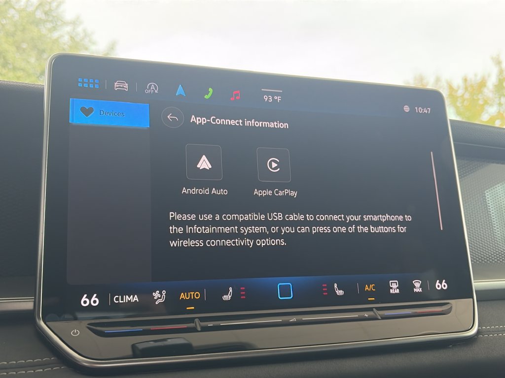 Certified 2025 Volkswagen Tiguan SE R-Line FWD image 21