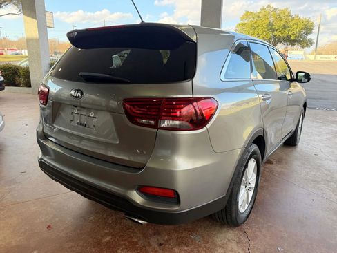 Used 2019 Kia Sorento LX image 6