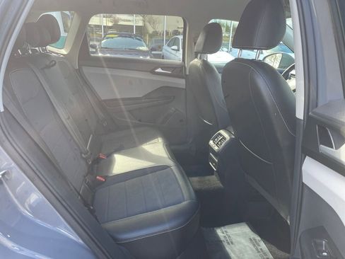 Used 2023 Volkswagen Taos SE image 12