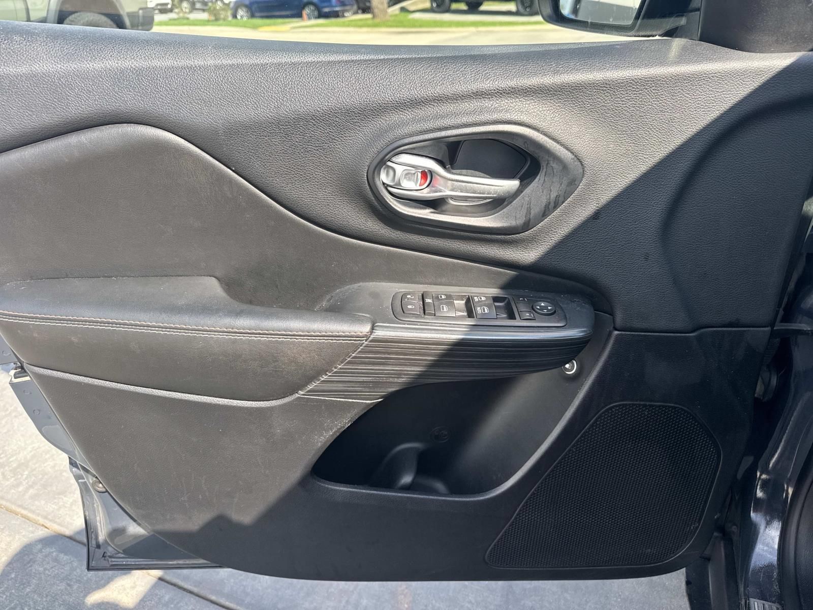 Used 2016 Jeep Cherokee 75th Anniversary FWD image 18