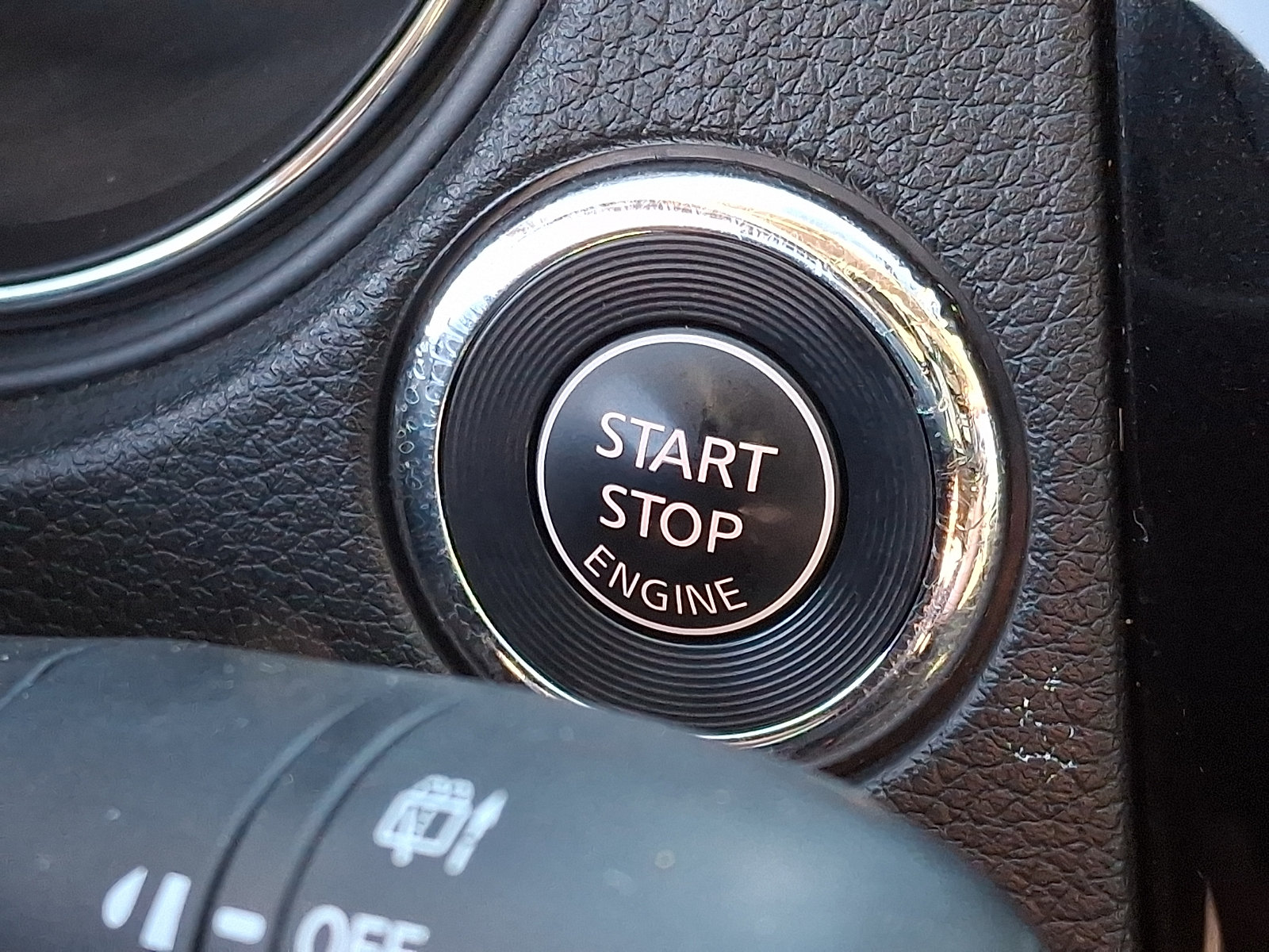 Used 2018 Nissan Rogue SV FWD image 26