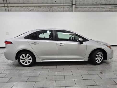 Used 2022 Toyota Corolla LE image 14