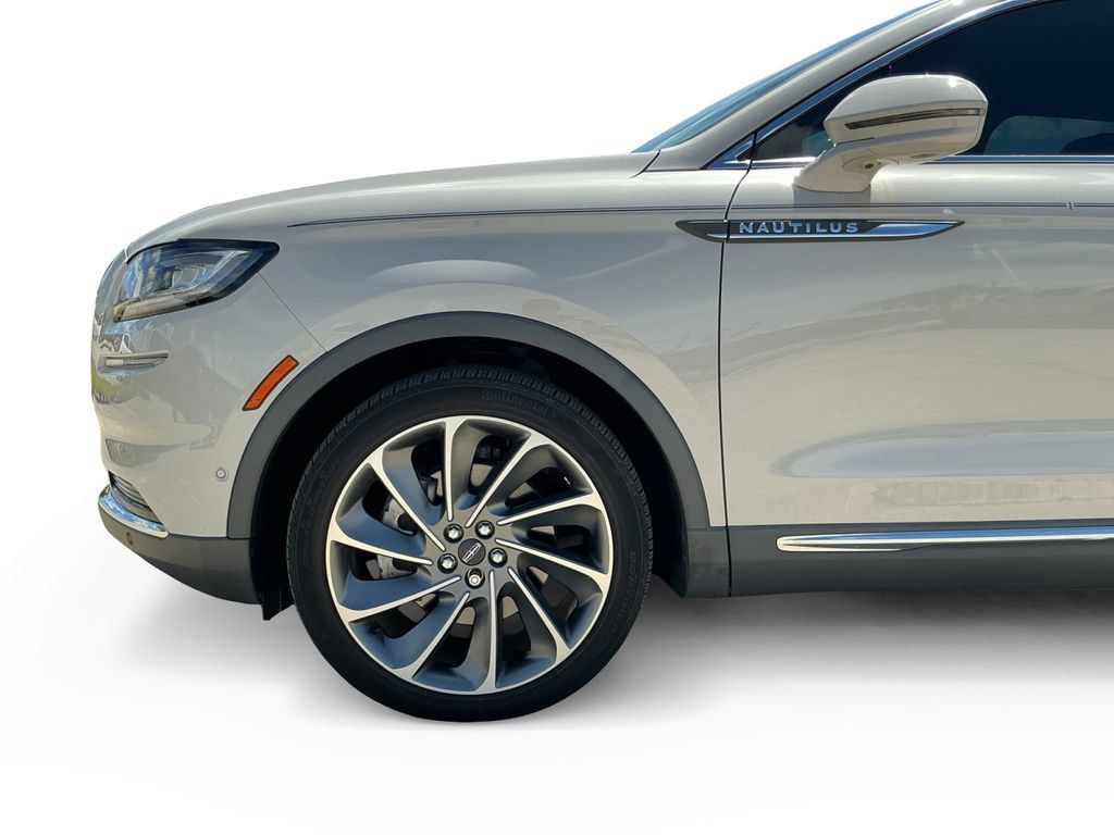 Used 2023 Lincoln Nautilus Reserve w/ Equipment Group 201A FWD image 12
