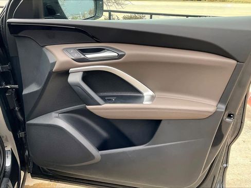 Used 2025 Audi Q5 Premium w/ Convenience Package image 21