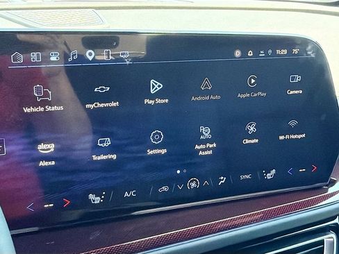 Used 2025 Chevrolet Traverse Z71 w/ Enhanced Driving Package AWD/4WD image 15