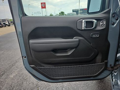 New 2025 Jeep Gladiator Sport image 18