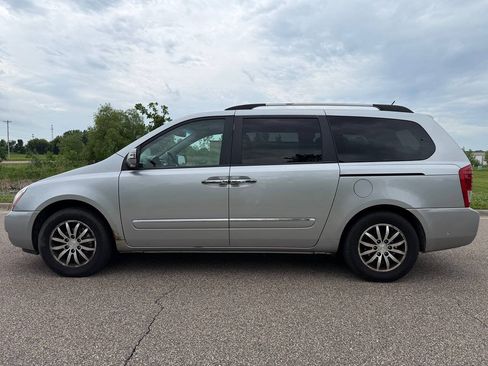 Used 2011 Kia Sedona EX w/ Luxury Pkg FWD image 2