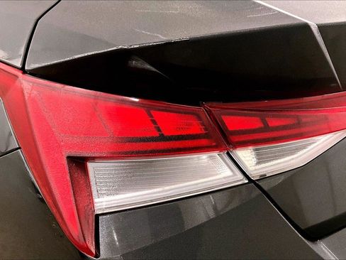 Used 2021 Hyundai Elantra SEL w/ Convenience + Premium Package image 28