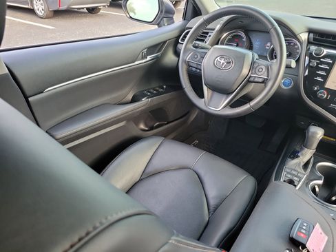 Used 2020 Toyota Camry XLE image 15