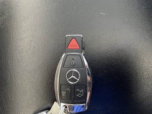 Used 2013 Mercedes-Benz SL 63 AMG image 23