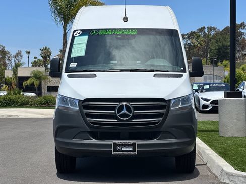 Used 2024 Mercedes-Benz Sprinter 2500 image 8