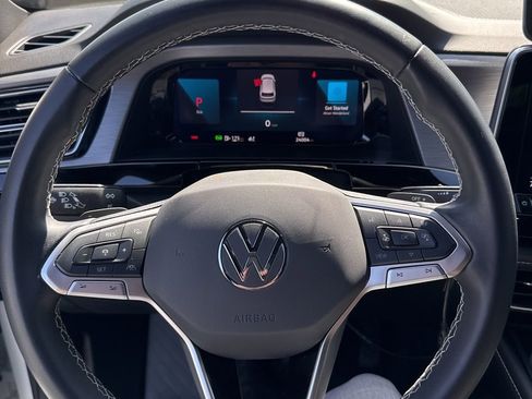 Used 2024 Volkswagen Atlas Cross Sport SE image 5