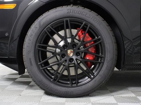 New 2026 Porsche Cayenne GTS image 17