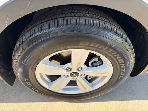 Used 2025 Kia Sorento LX FWD image 40