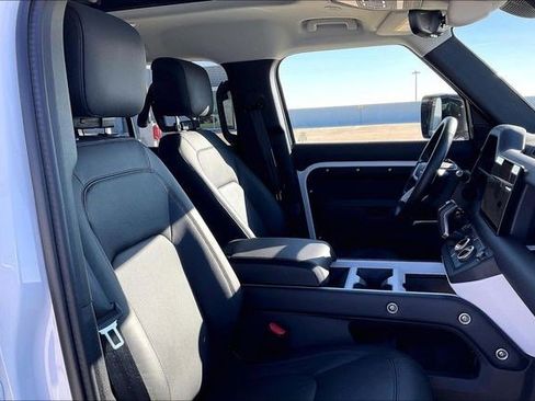 Used 2025 Land Rover Defender 110 S image 7