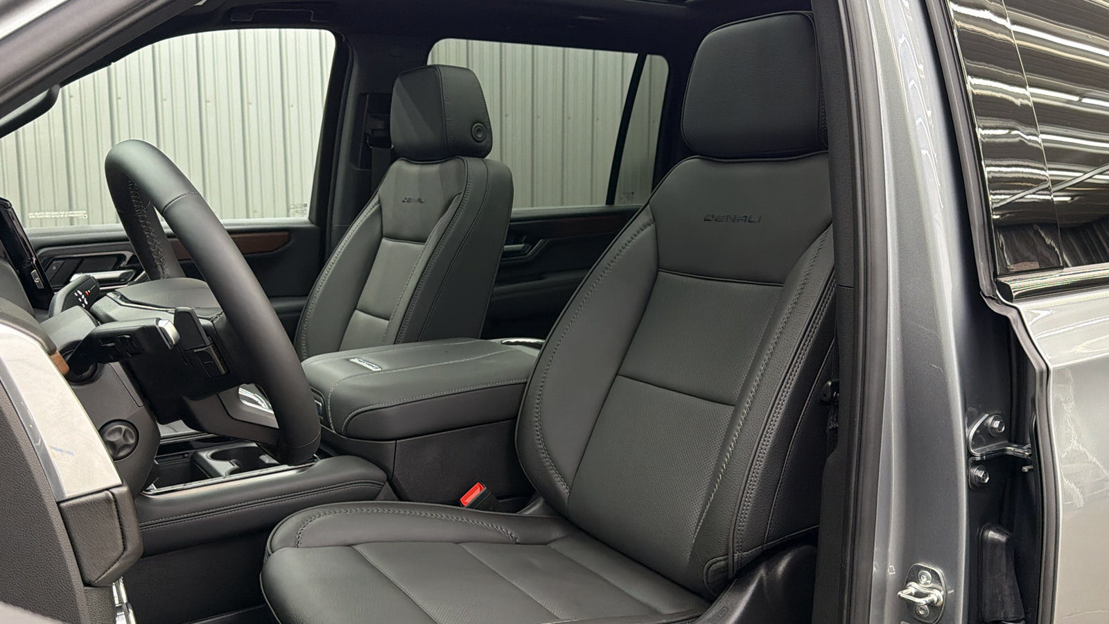 Used 2026 GMC Yukon XL Denali w/ Sun & Power Step Package AWD/4WD image 30