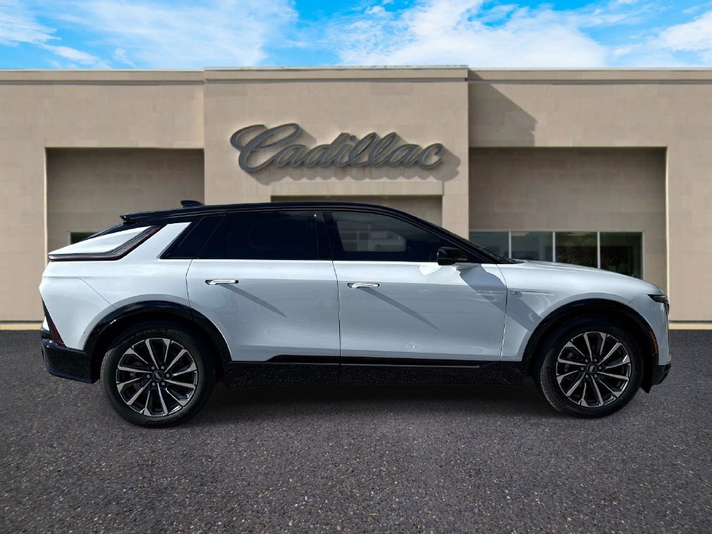 New 2027 Cadillac Lyriq Sport w/ LPO, Floor Liner Package AWD/4WD image 2