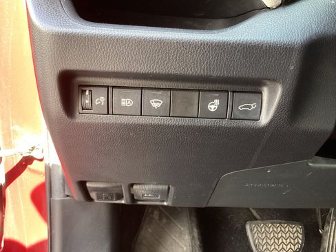 Used 2021 Toyota RAV4 XLE Premium FWD image 32