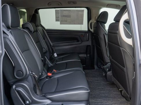 New 2026 Honda Odyssey Touring image 14