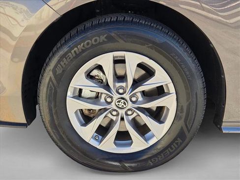 Used 2024 Toyota Sienna XLE image 23