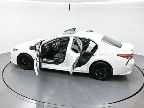 Used 2018 Toyota Camry SE w/ Moonroof Package image 42