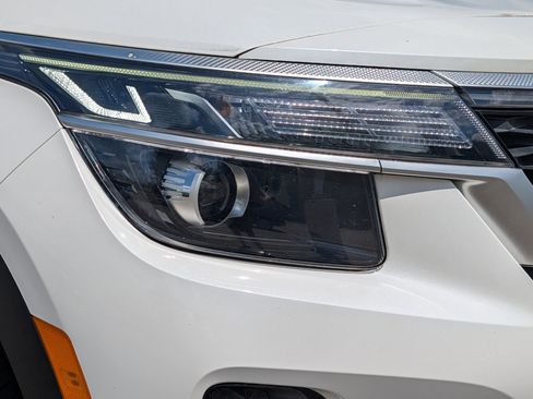 Used 2021 Kia Seltos EX AWD/4WD image 16