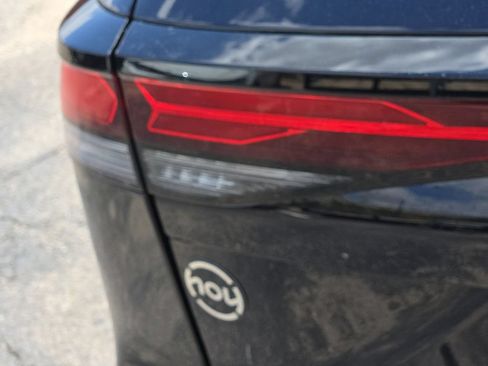 New 2026 Volkswagen Tiguan SE FWD image 9