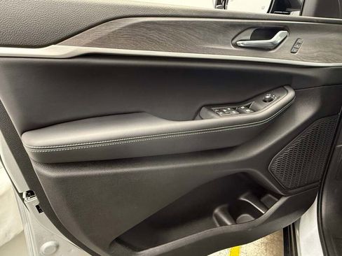 New 2025 Jeep Grand Cherokee L Limited image 19