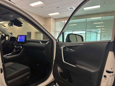 Used 2025 Toyota RAV4 Limited w/ Advanced Technology Package image 28