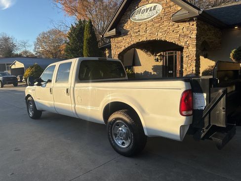 Used 2006 Ford F350 Lariat image 3