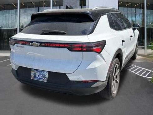 Used 2026 Chevrolet Equinox EV LT FWD image 9
