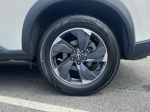 Certified 2025 Nissan Rogue SV AWD/4WD image 29