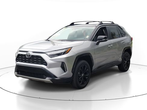 Used 2025 Toyota RAV4 XSE AWD/4WD image 3