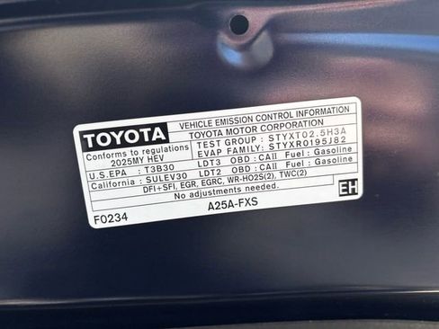 Used 2025 Toyota Sienna XLE FWD image 10