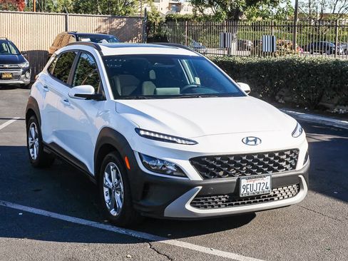 Certified 2023 Hyundai Kona SEL w/ Convenience Package image 3