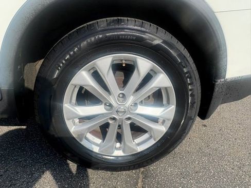 Used 2015 Nissan Rogue SV image 9