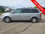 Used 2016 Chrysler Town & Country Touring image 4
