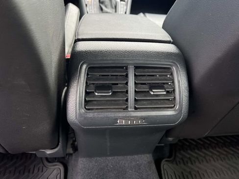 Used 2015 Volkswagen Golf R 4-Door image 16