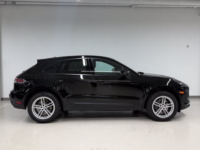 Certified 2026 Porsche Macan AWD/4WD image 8