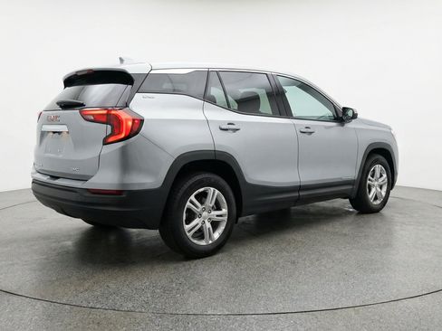 Used 2024 GMC Terrain SLE FWD image 9