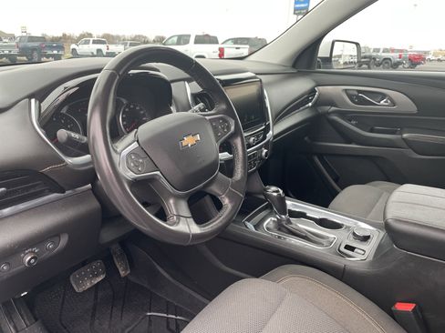Used 2018 Chevrolet Traverse LT image 17