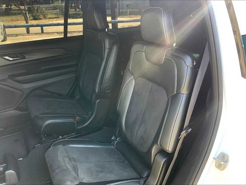 Used 2024 Jeep Grand Cherokee L Laredo image 37