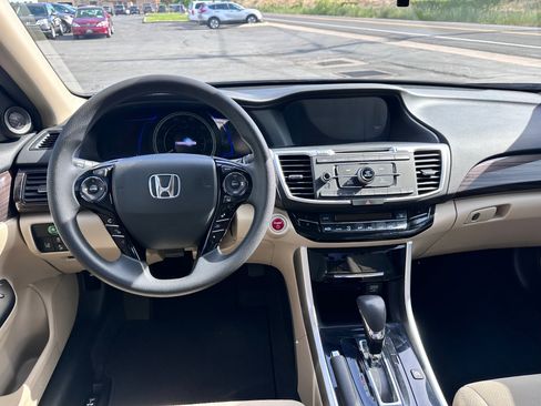 Used 2017 Honda Accord Hybrid Sedan image 7