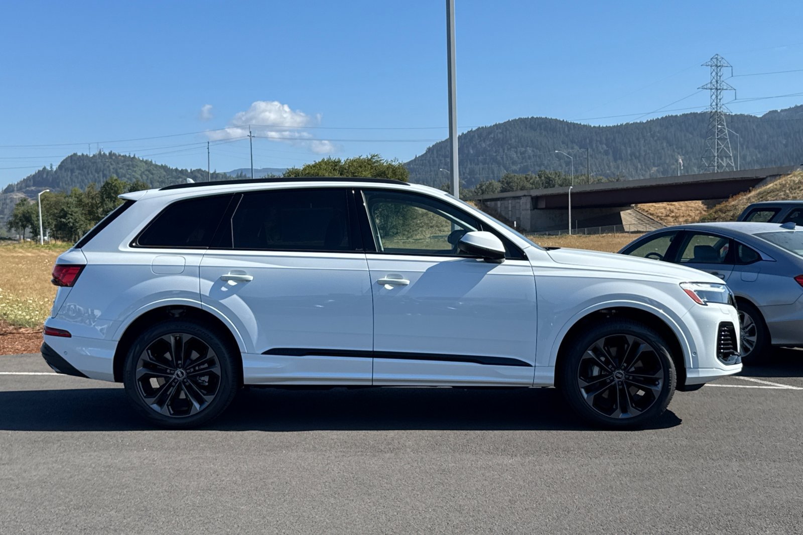 Used 2025 Audi Q7 3.0T Premium Plus AWD/4WD image 2